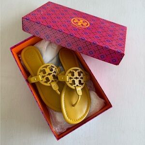 Tory Burch Tumbled Leather Miller Gold Sandals Flip Flops Box
Dusty Cassia